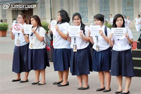 UST students protest dismissal of Grade 12 student.